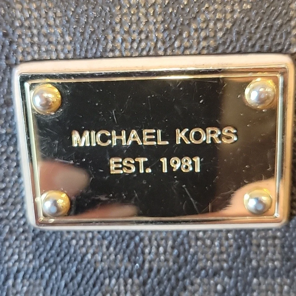 Michael Kors Vintage Jet Set Continental Full Zip Logo Wallet